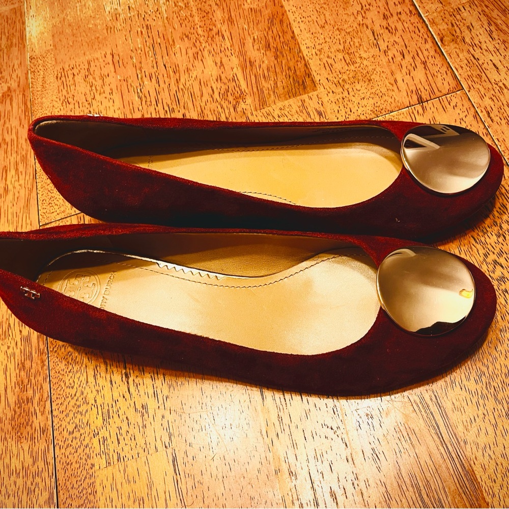 Tory Burch Suede PATOS Pumps Size: 8.5 BRAND NEW WITH A TORY BURCH BOX